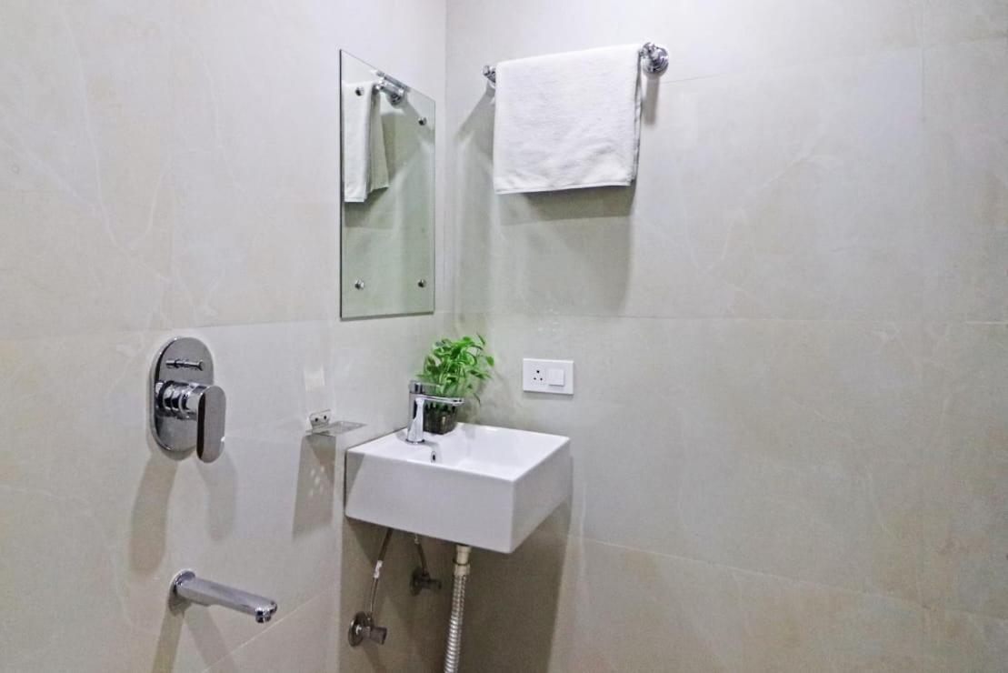 Hotel Vijaydeep Place Near Delhi Airport New Delhi Exterior photo
